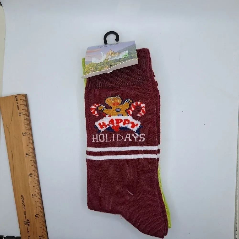 Shrek and Gingi crew holiday socks nwt 2 pair